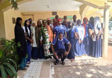 Journée Nationale de la Femme Nigérienne : la CONGAFEN organise une opération de don de sang au CNTS en présence de la Ministre de la Population